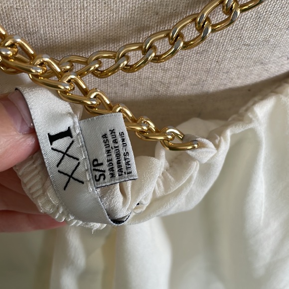 Forever 21 top with metal chain details - Picture 4 of 4